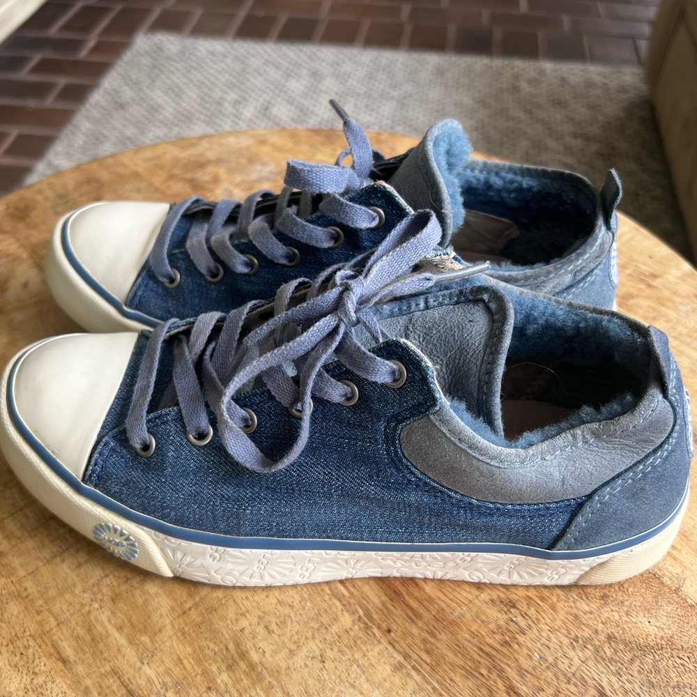 UGG Denim Leather Genuine Sheepskin Size 7